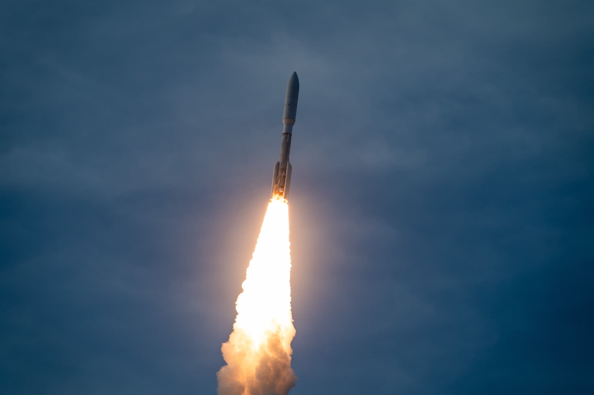 An Atlas V rocket launches the first Project Kuiper mission from Cape Canaveral