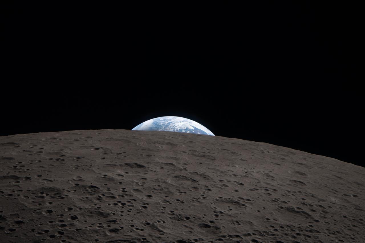 Earth sets behind the Moon as seen from Orion — a view no human had witnessed in more than 50 years