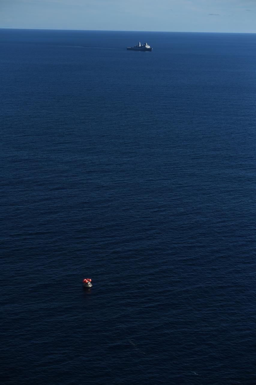 Orion capsule Integrity returns to Earth — splashdown in the Pacific Ocean off San Diego