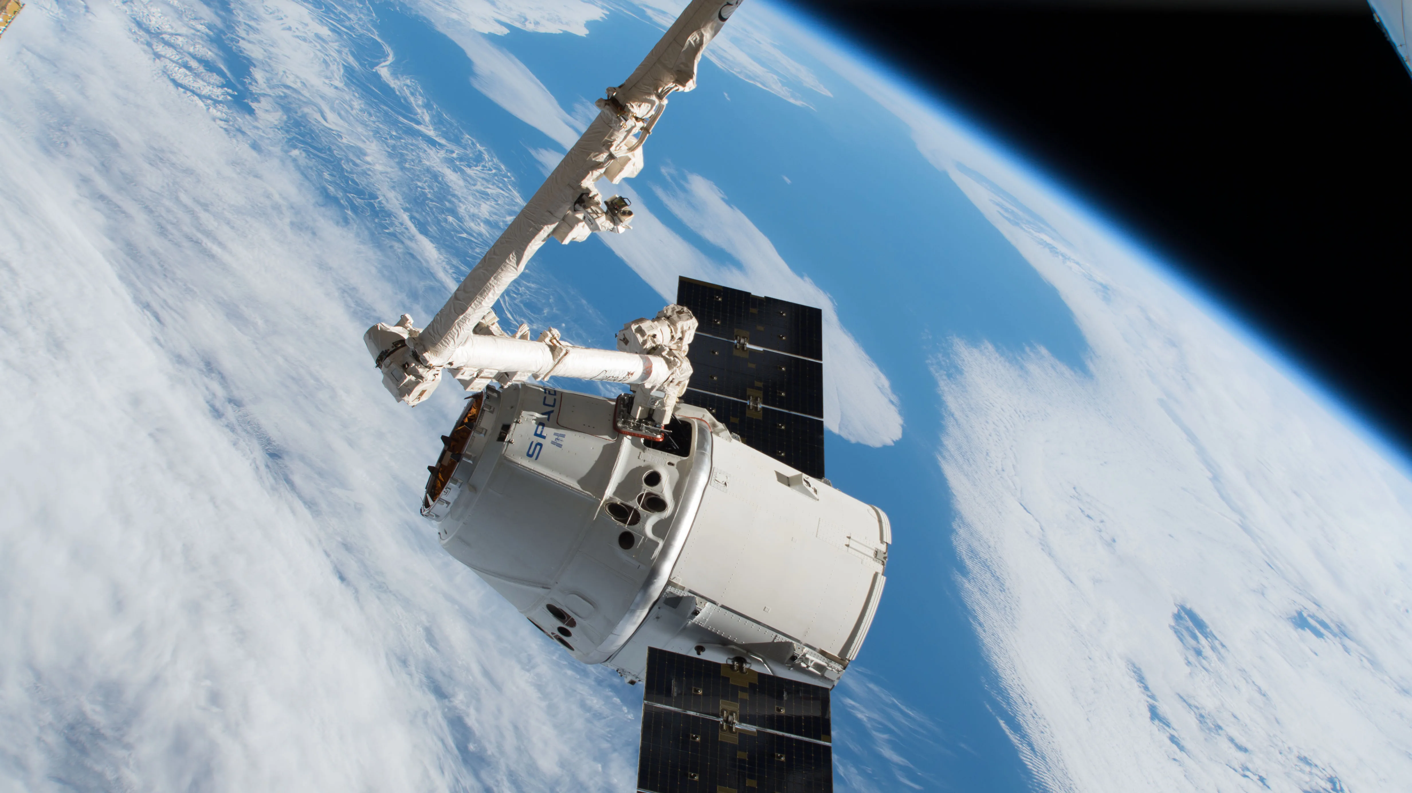 Canadarm2 captures a SpaceX Dragon cargo spacecraft as it approaches the International Space Station for berthing, July 2018. Credit: NASA