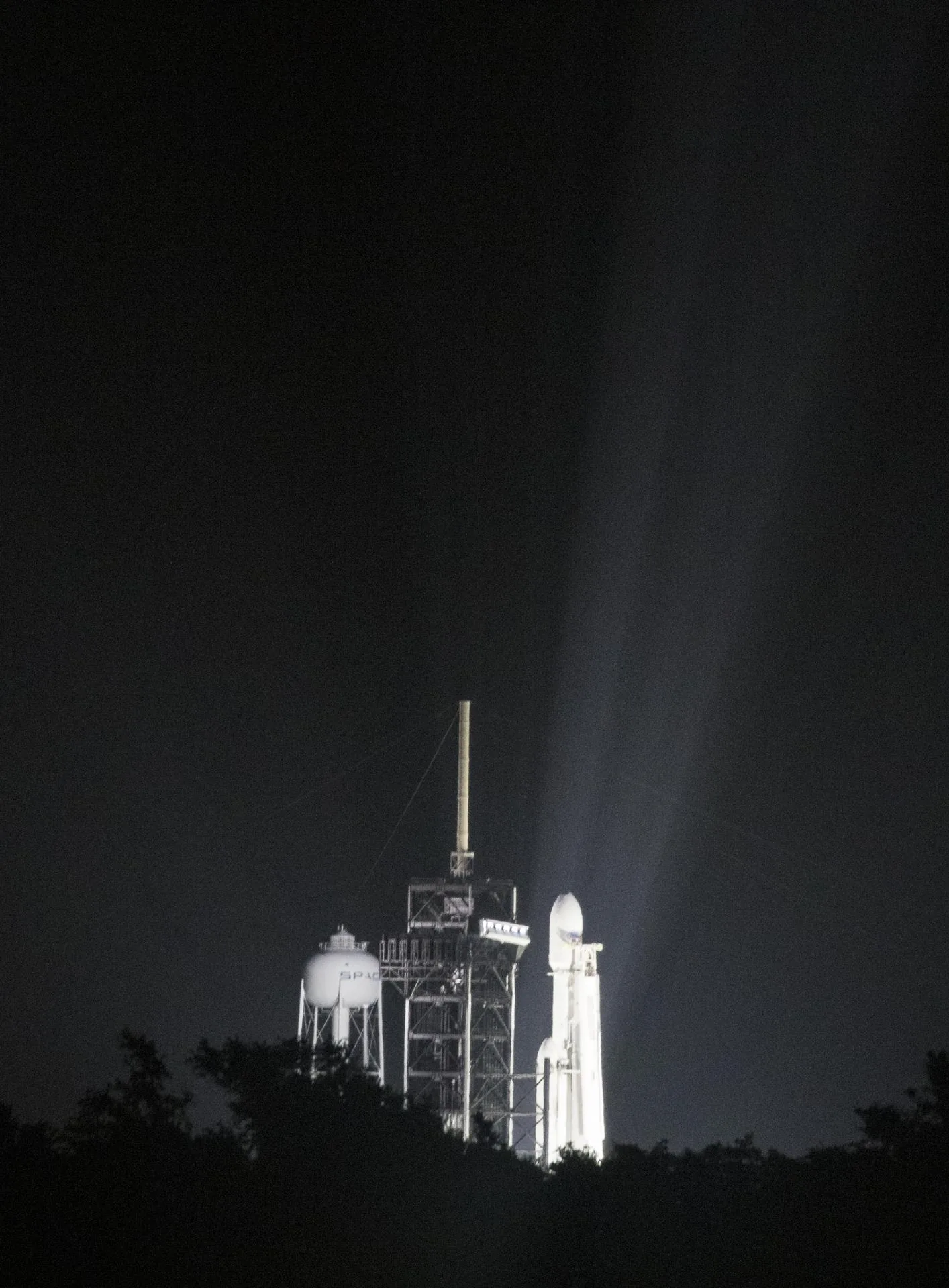 SpaceX Falcon Heavy lifting off — the world's most powerful operational rocket