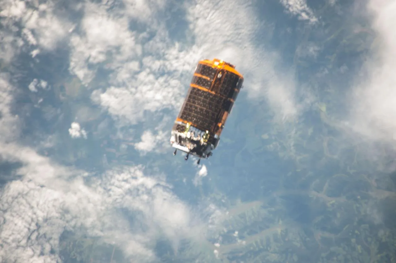 Japan's HTV Kounotori cargo vehicle approaching the ISS — Japan's reliable supply chain to orbit