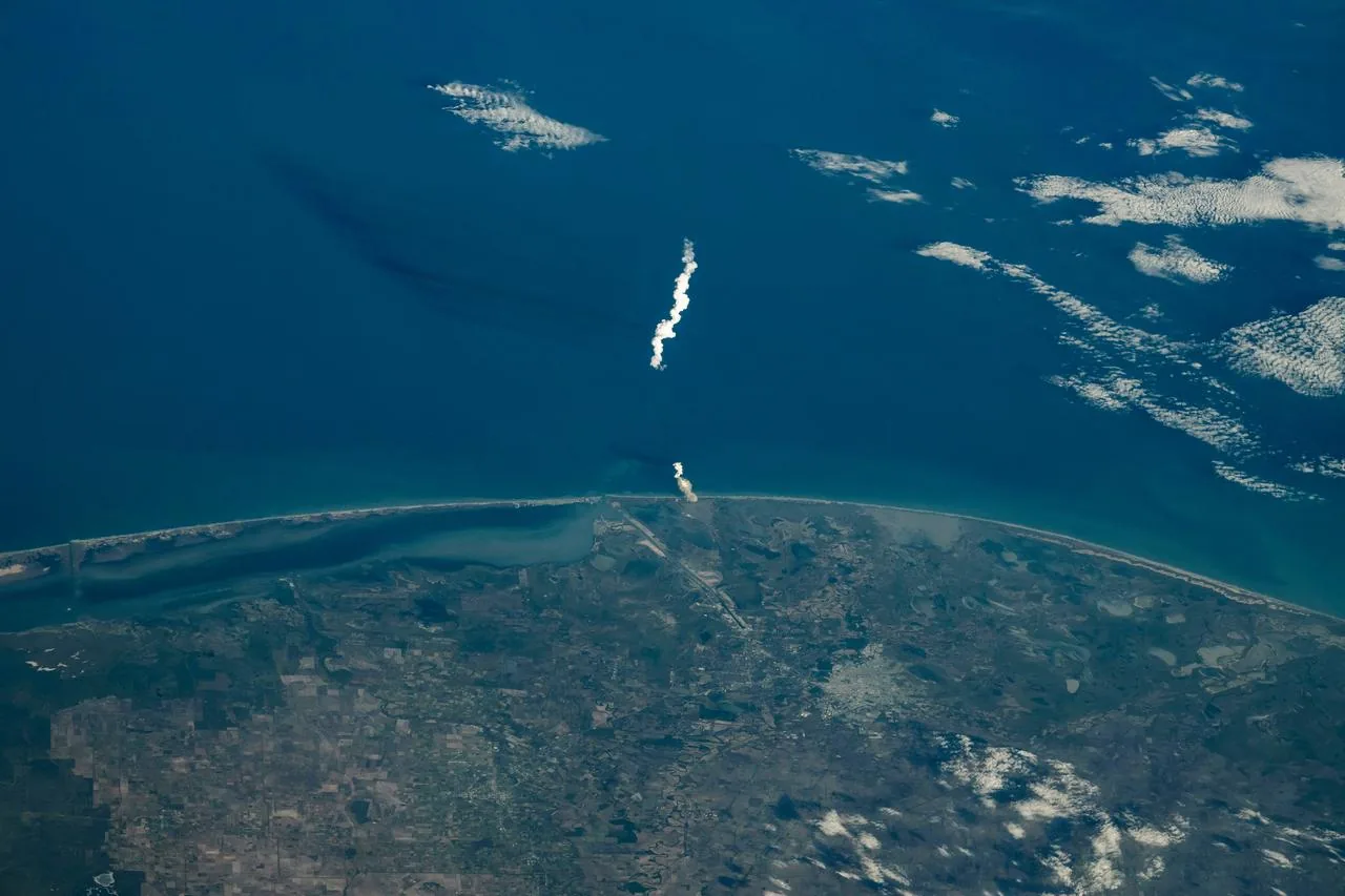 SpaceX Starship lifting off from the launch pad at Boca Chica, Texas