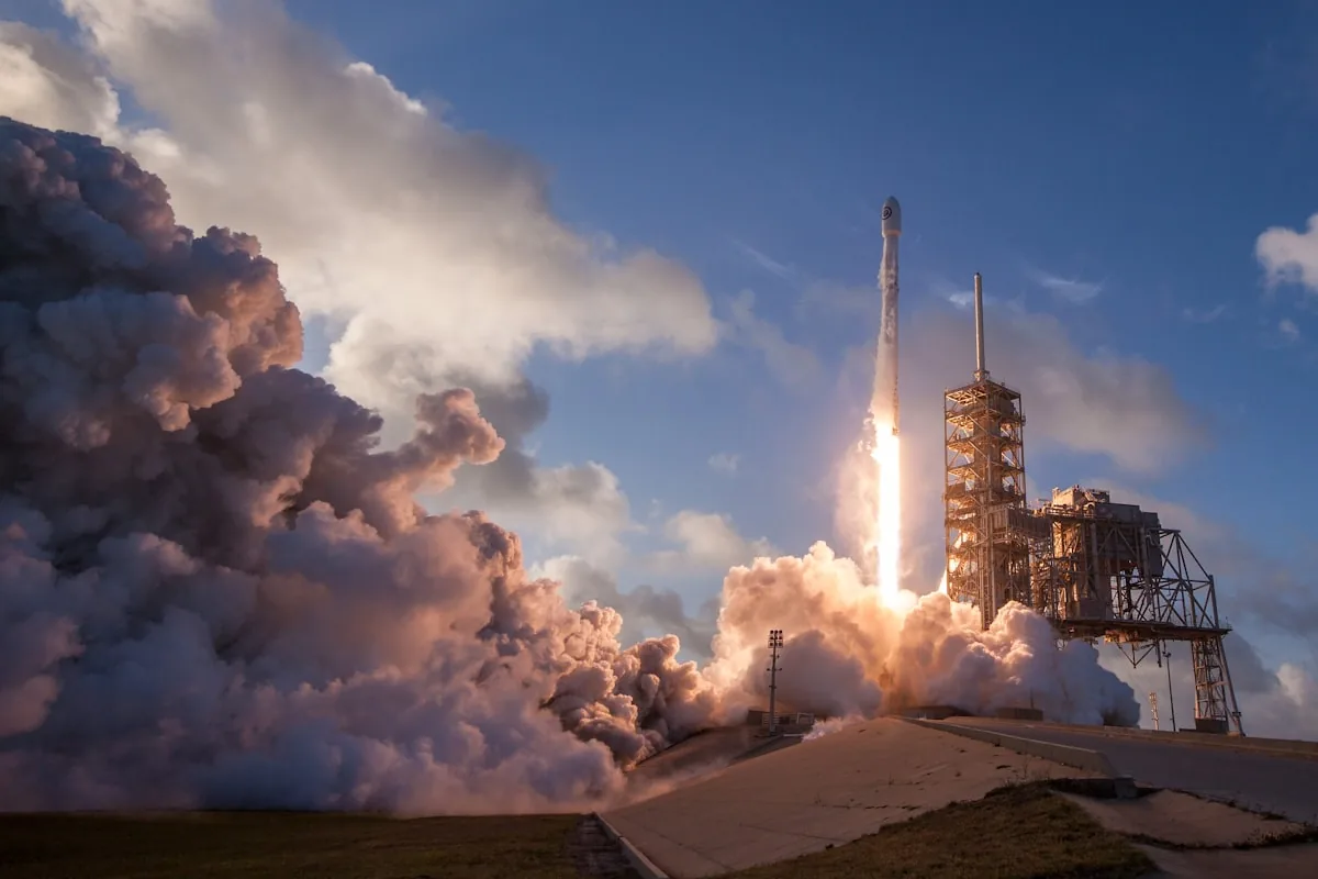 Starship in orbital configuration, fully stacked on the Super Heavy booster