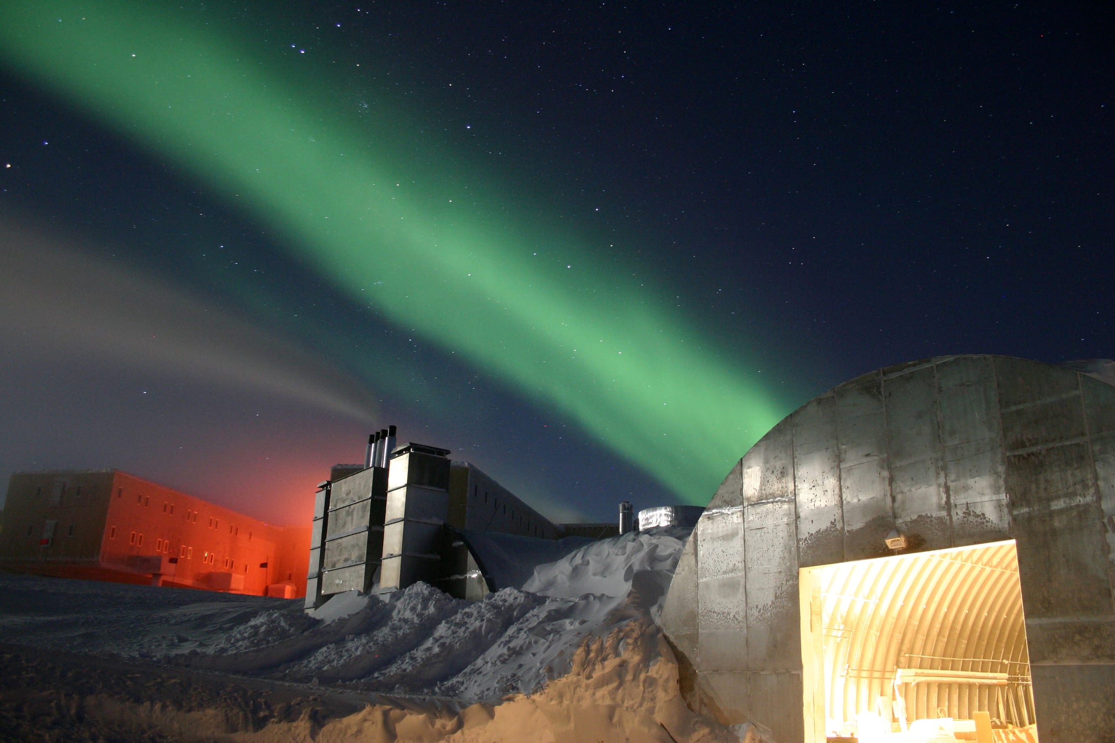 Green aurora australis rays over the Amundsen-Scott South Pole research station at night