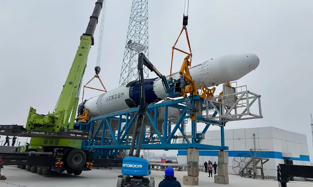 Deep Blue Aerospace's Nebula-1A two-stage kerolox launch vehicle erected on the liquid-propellant pad at Haiyang, Shandong, in March 2026 ahead of its planned maiden flight.