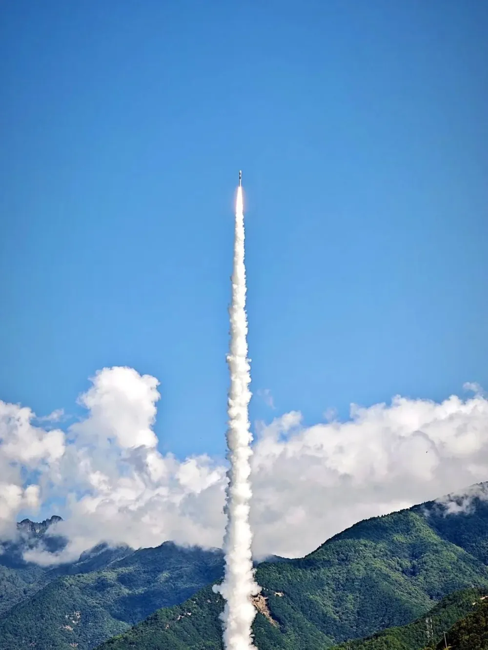 A Wuhan-built Kuaizhou-1A solid-fuel rocket lifts off from the Xichang Satellite Launch Center on 31 July 2025 carrying a Pakistani remote-sensing satellite.