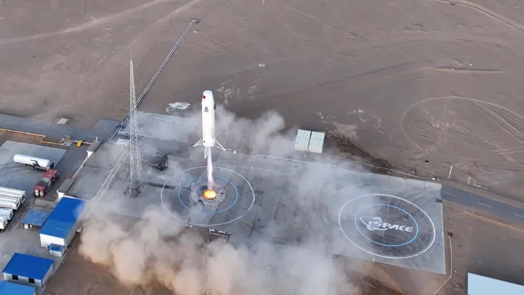 iSpace's Hyperbola-2Y methalox reusable test rocket lifts off on its 343-metre vertical-takeoff-and-landing hop at Jiuquan on 10 December 2023 — a step toward the reusable Hyperbola-3.