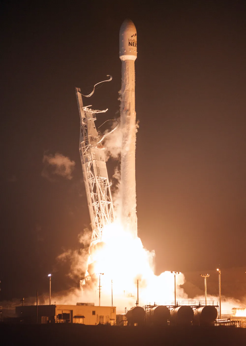 A Falcon 9 launches a batch of Iridium NEXT communications satellites, the 81-satellite constellation built by Thales Alenia Space.