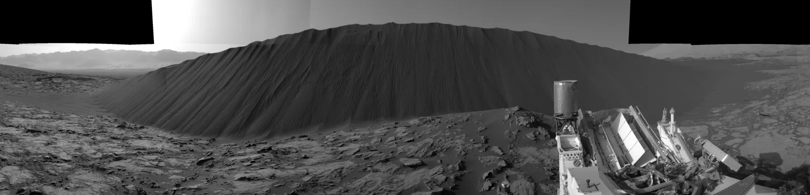 Steep slip face of a dark basaltic sand dune in the Bagnold Dunes, imaged by the Curiosity rover