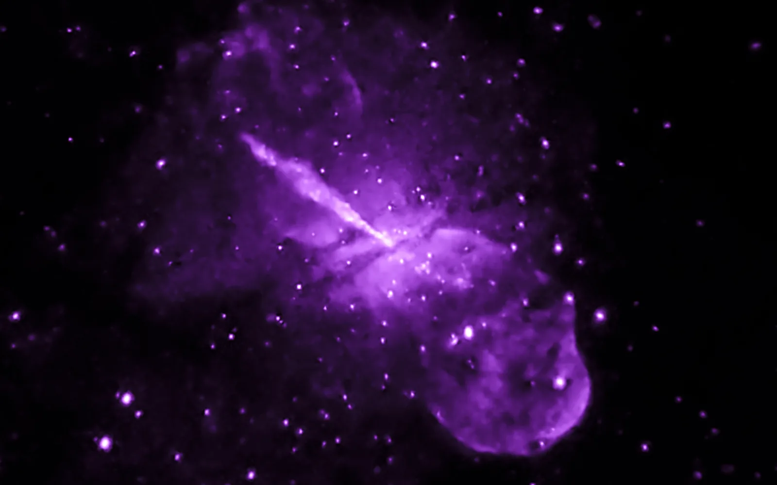 Centaurus A in xray — Chandra reveals a brilliant X-ray jet blasting from the central supermassive black hole, studded with knots, alongside diffuse hot gas and hundreds of X-ray binaries.