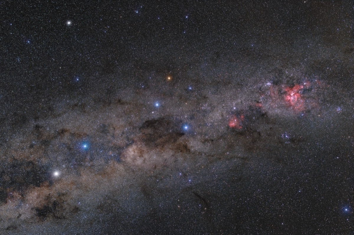 Wide-field photograph of the Southern Milky Way showing the Southern Cross (Crux) with Mimosa on the eastern arm, the Coalsack Nebula and Carina Nebula